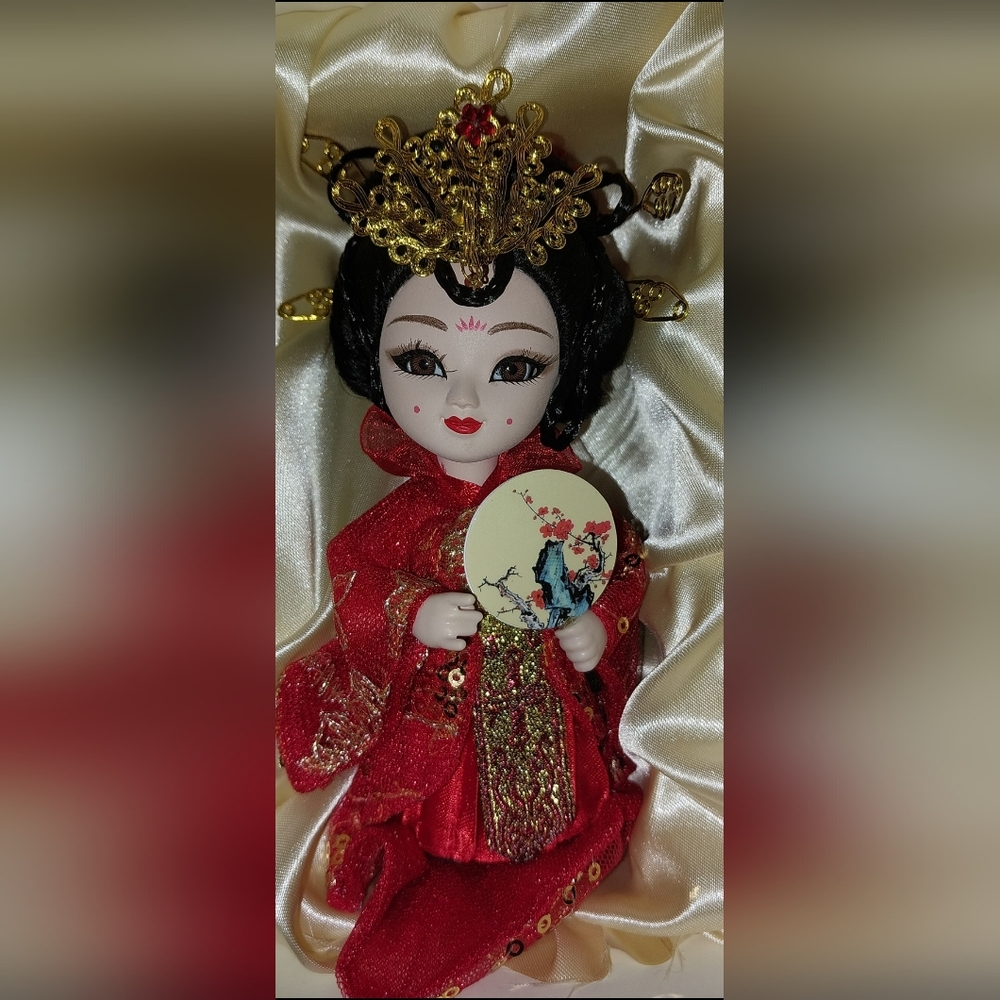 Peking Opera Character Porcelain Silk Doll Chinese Collectible, 7"